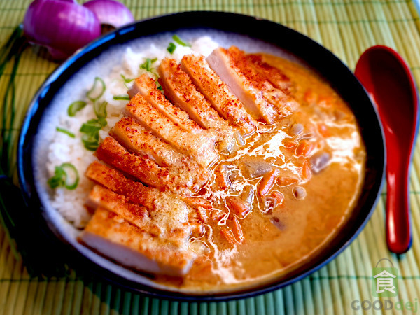 Curry de poulet katsu à la crème de coco