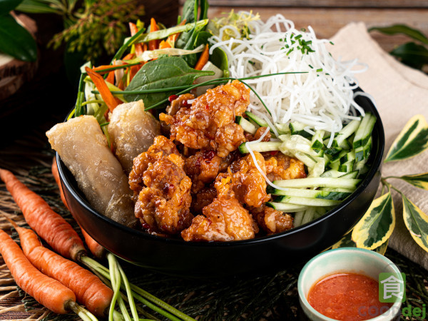 Bobun aux nems & poulet aigre-doux karaage