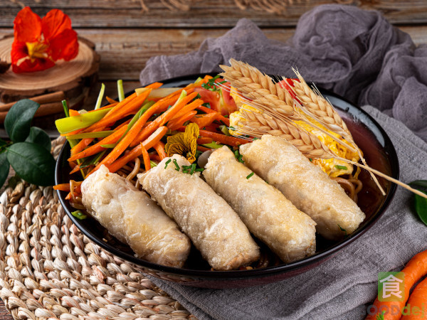 Nouilles sautées & nems